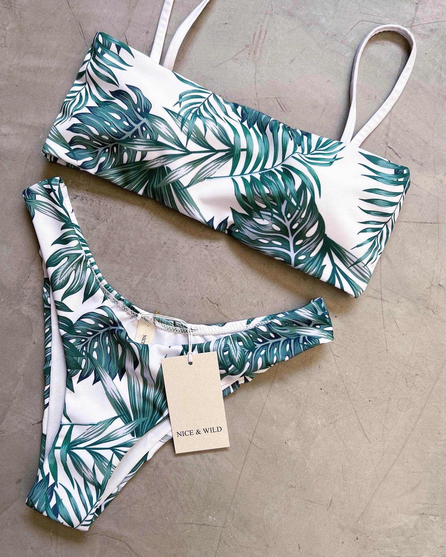 BIKINI STRAPLESS RAMAS VERDE + FALDA EN MALLA