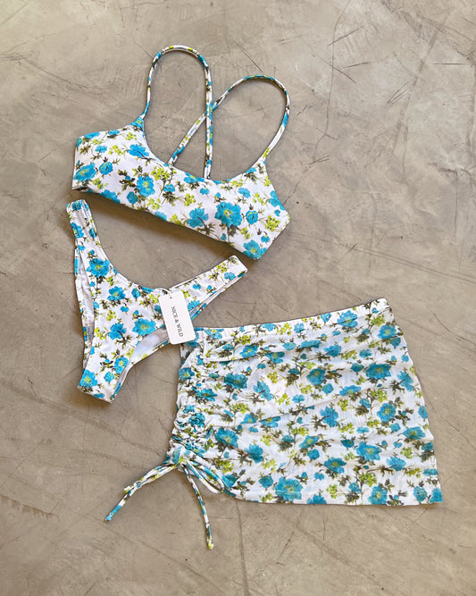 BIKINI CRUZADO FLORECITAS AZULES + FALDA EN MALLA