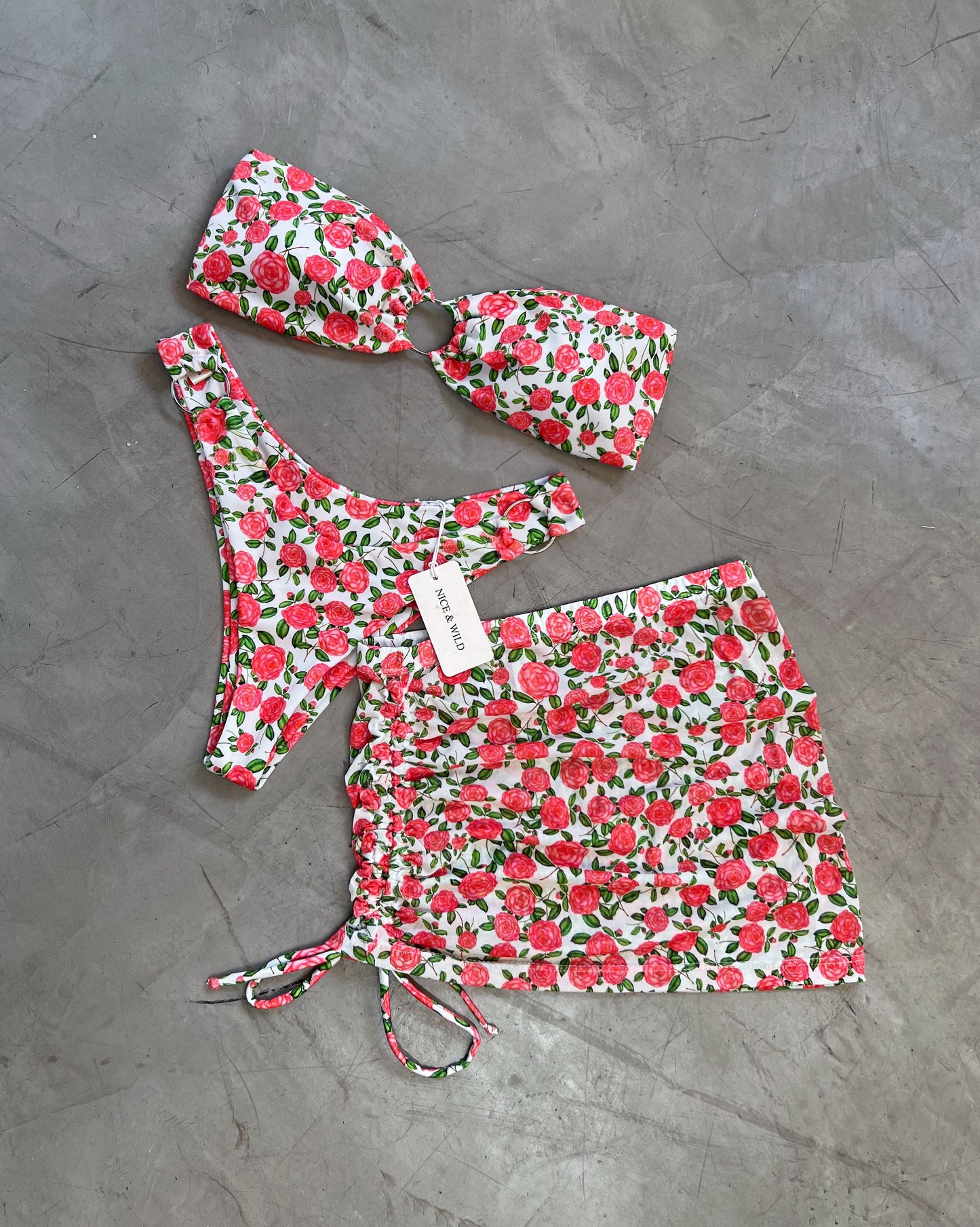 BIKINI SHANTAL ROSAS + FALDA EN MALLA