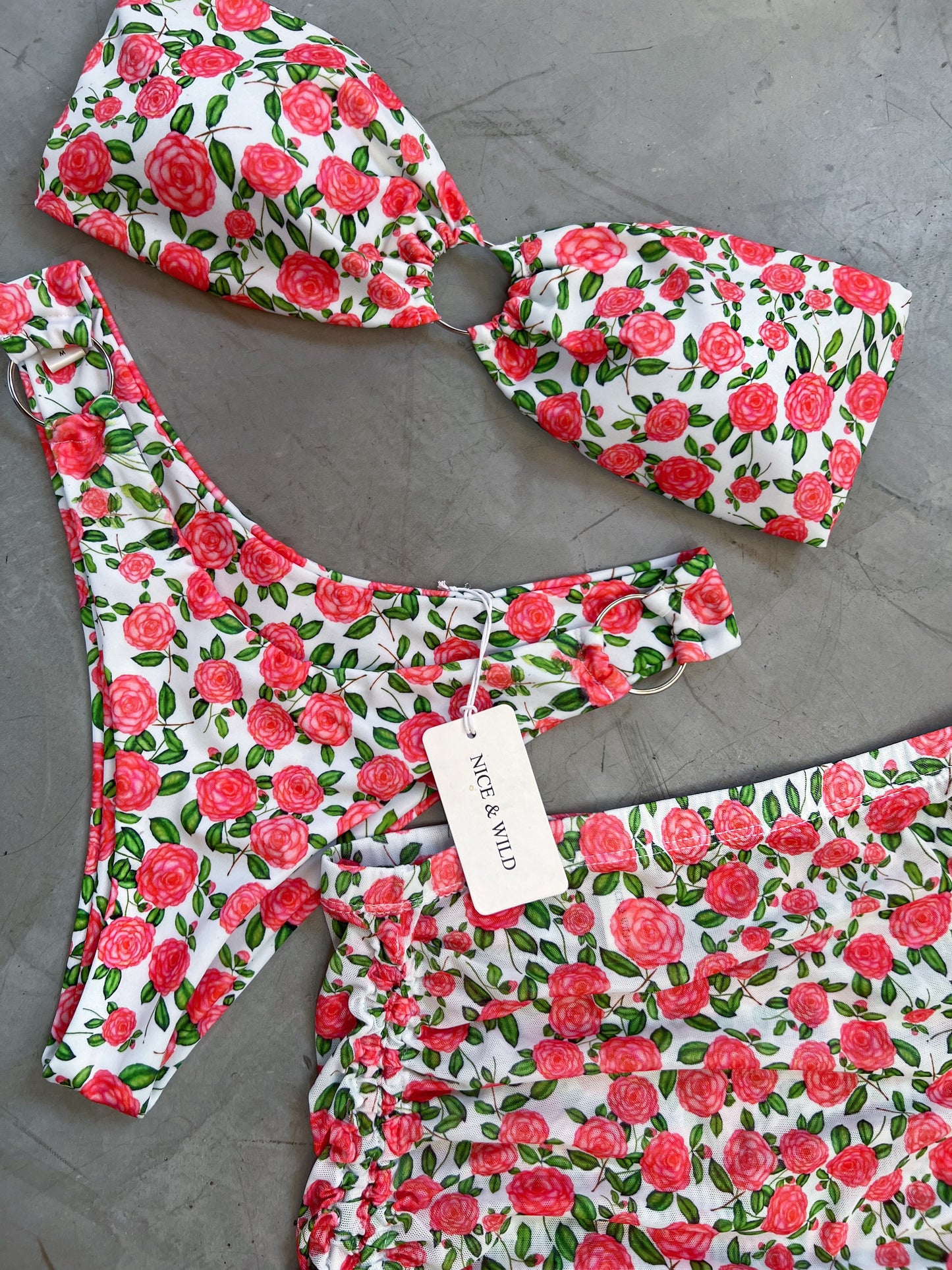 BIKINI SHANTAL ROSAS + FALDA EN MALLA