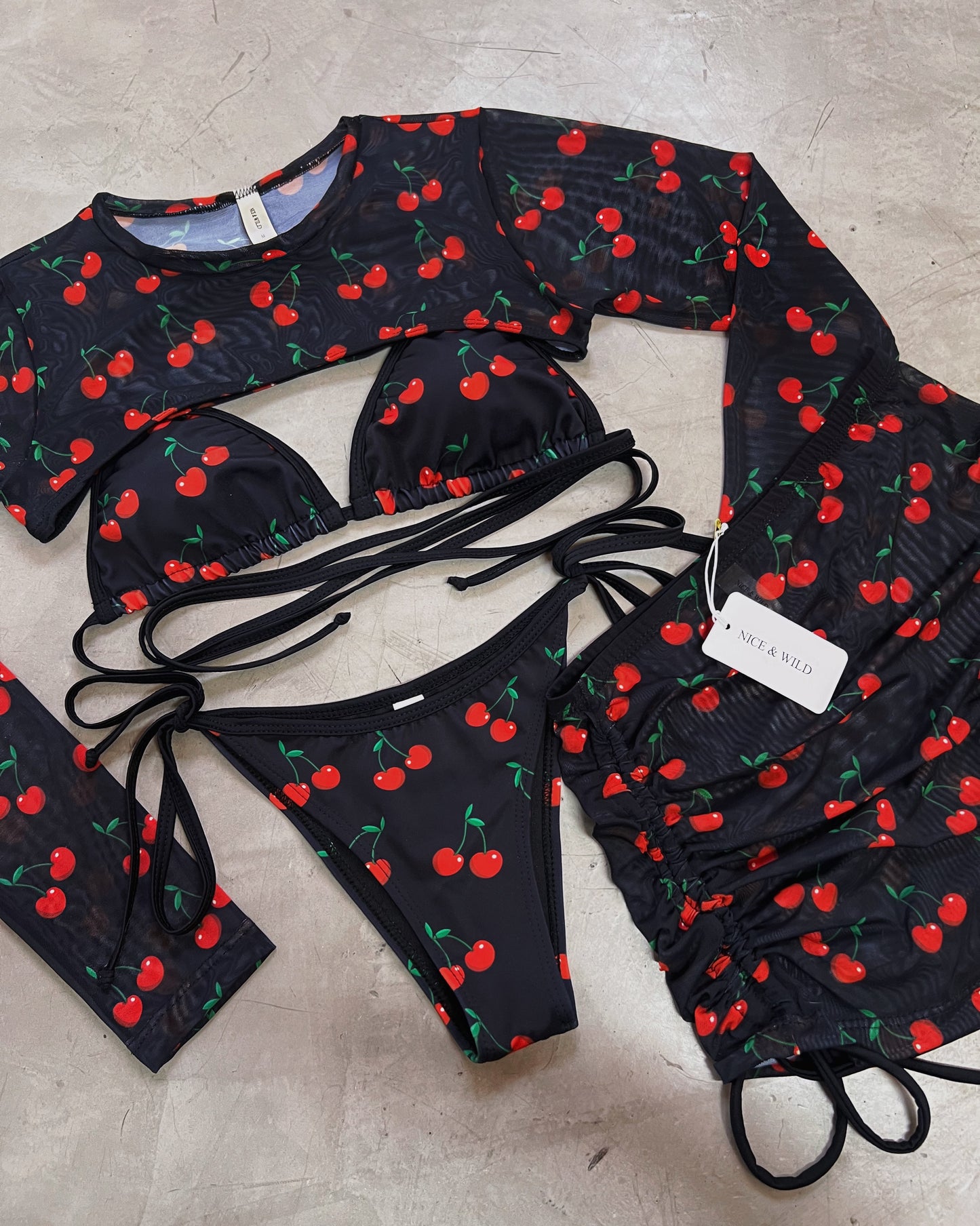 SET BIKINI CEREZAS NEGRO + FALDA EN MALLA