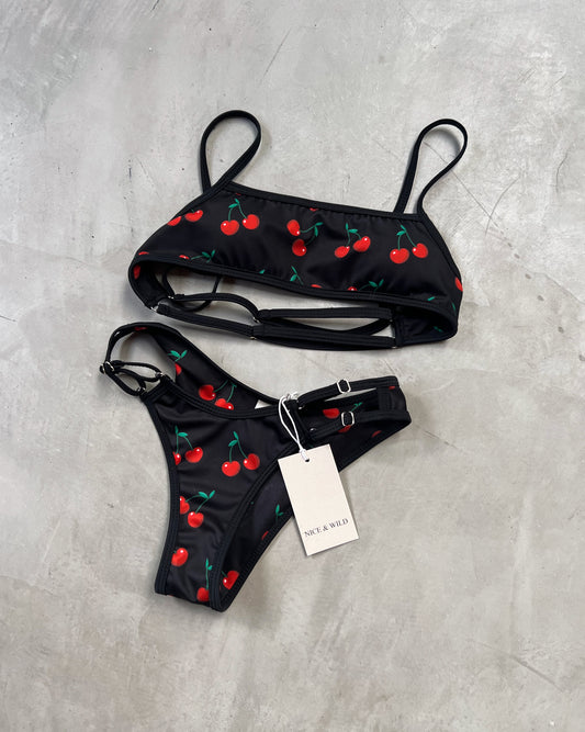 BIKINI MIRANDA CEREZAS NEGRO + FALDA EN MALLA