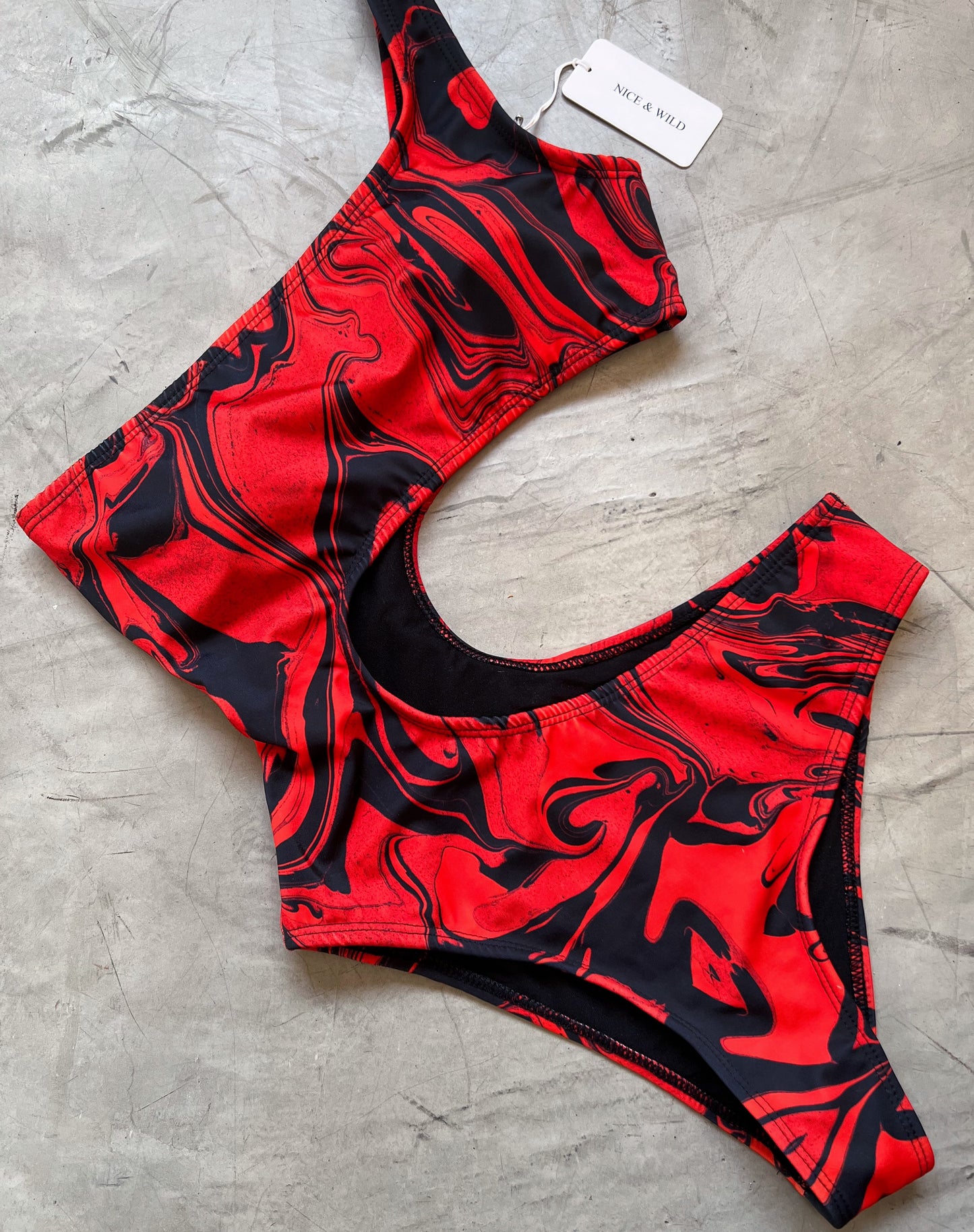 BODY ASIMÉTRICO VETEADO ROJO