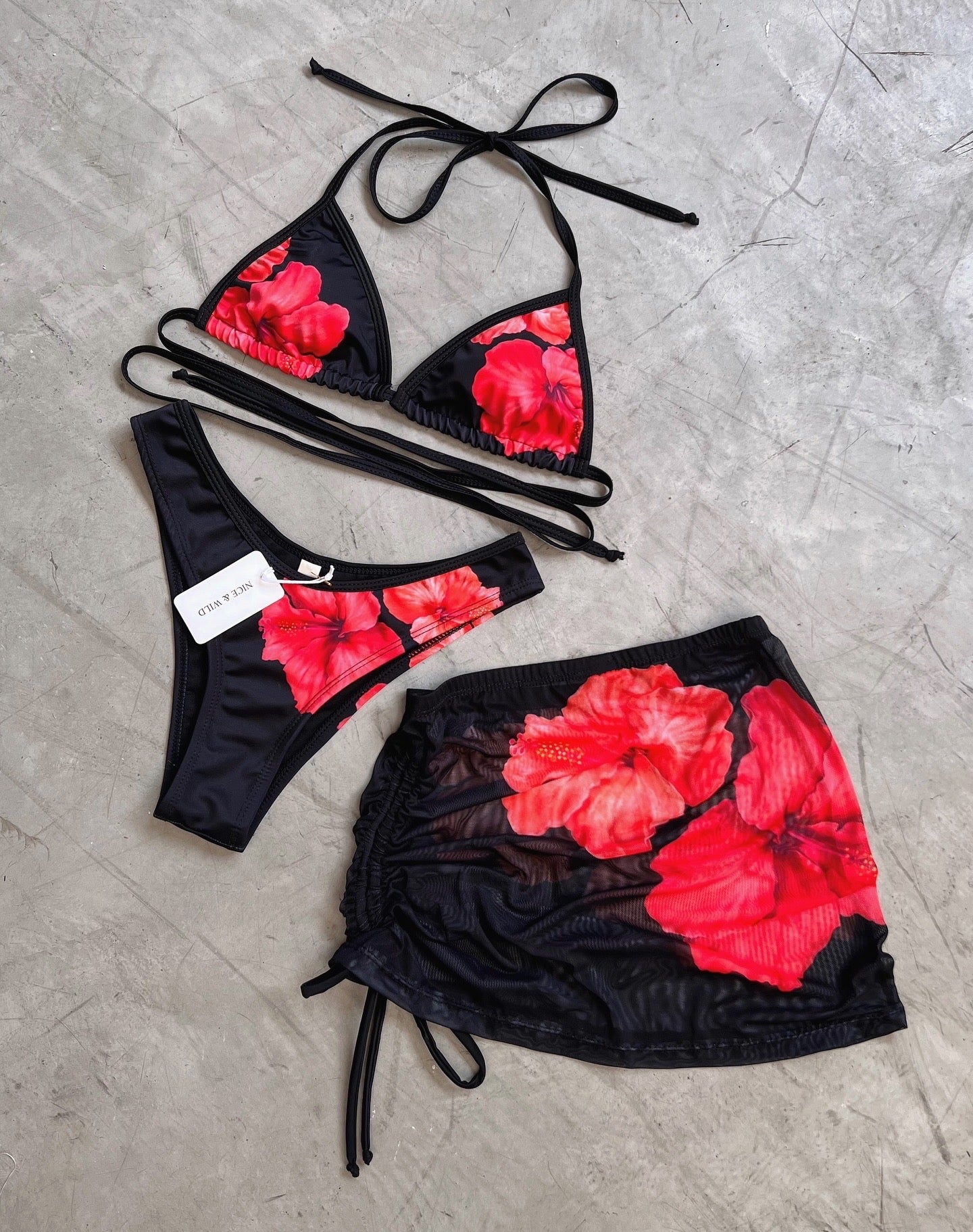 BIKINI BÁSICO HIBISCO NEGRO + FALDA EN MALLA