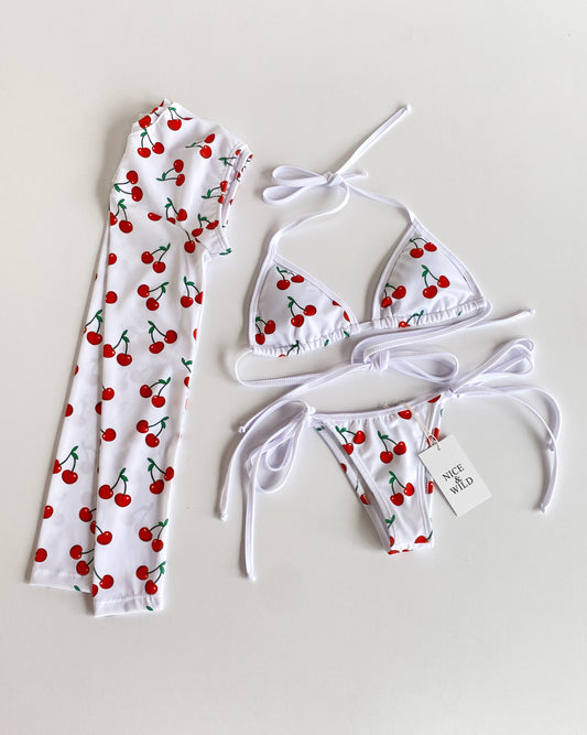 SET BIKINI CEREZAS BLANCO + FALDA EN MALLA