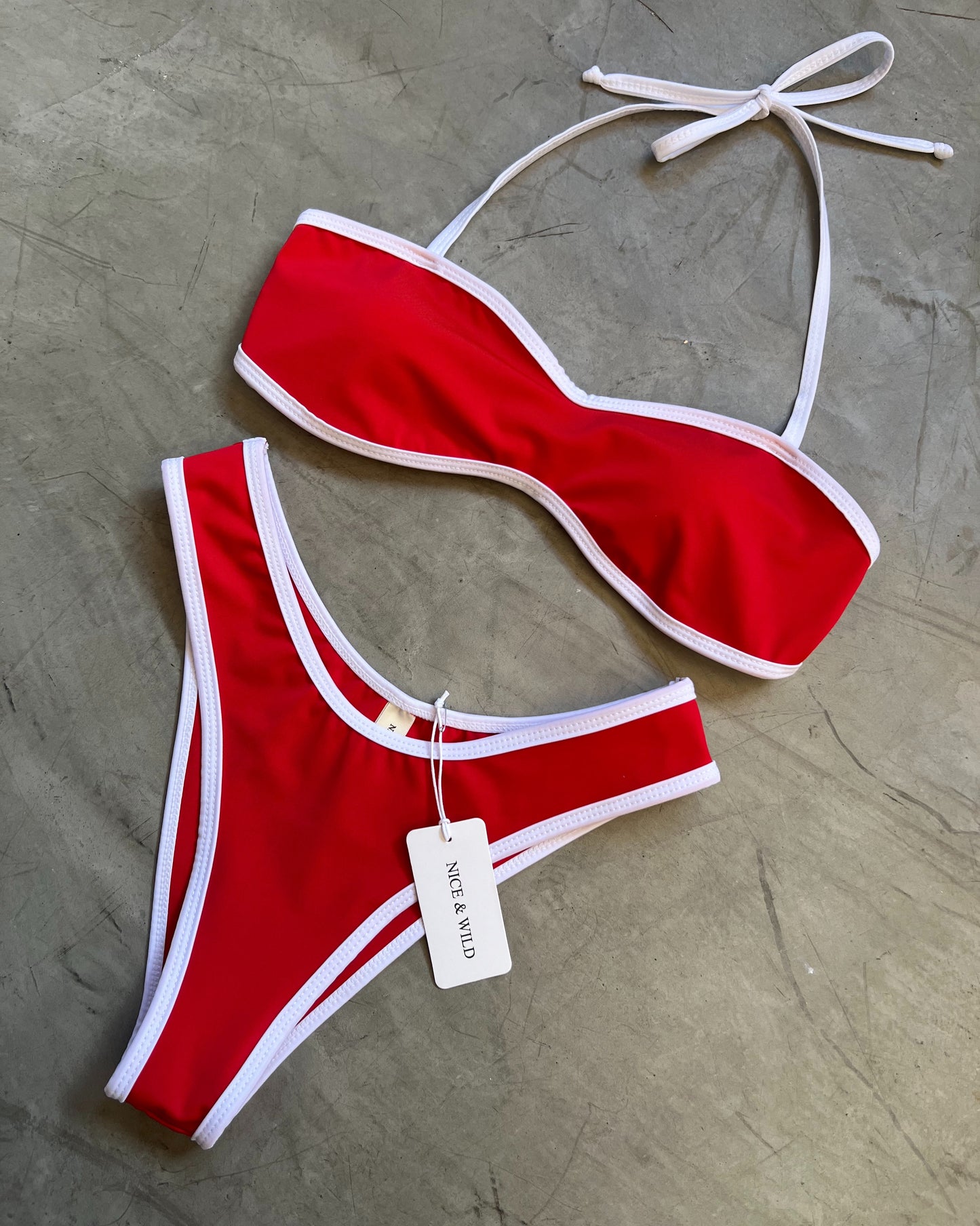 BIKINI STRAPLES SESGO ROJO