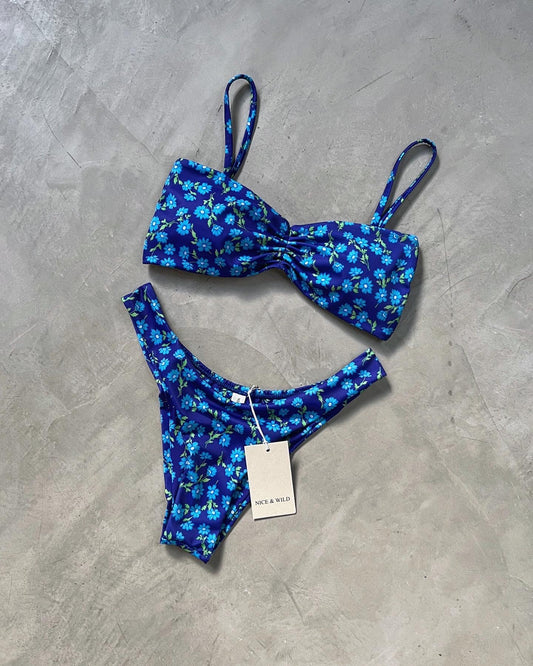 BIKINI STRAPLESS FLOR AZUL + FALDA EN MALLA