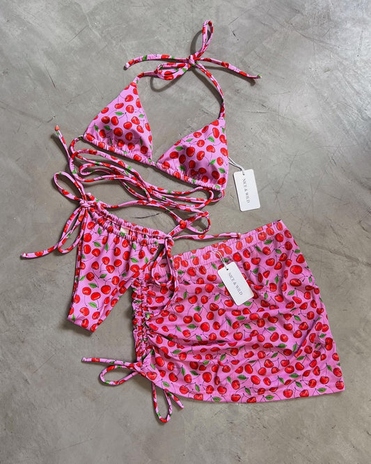 BIKINI BRONCEO CEREZAS ROSA + FALDA EN MALLA