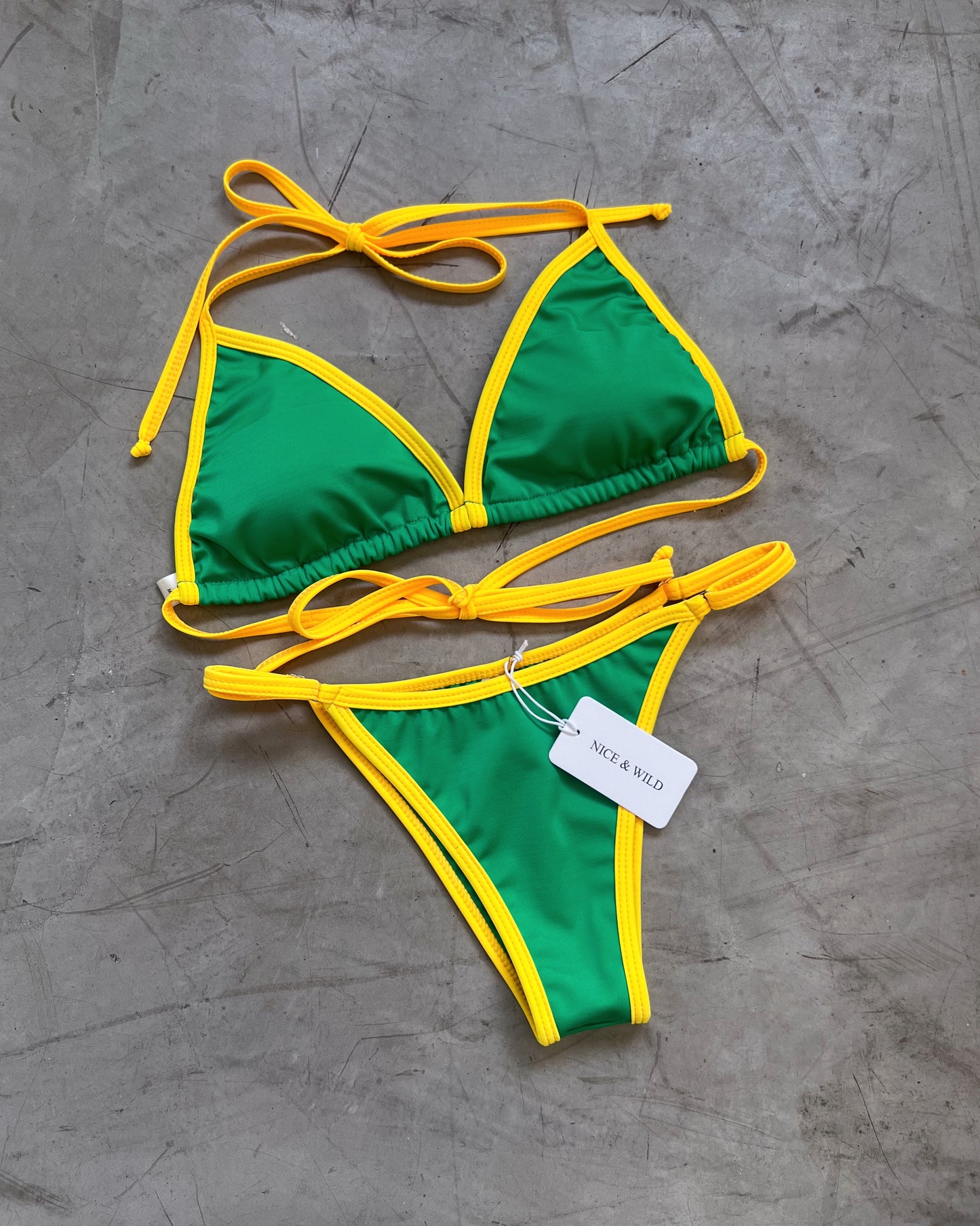 BIKINI TRIÁNGULO VERDE SESGO AMARILLO