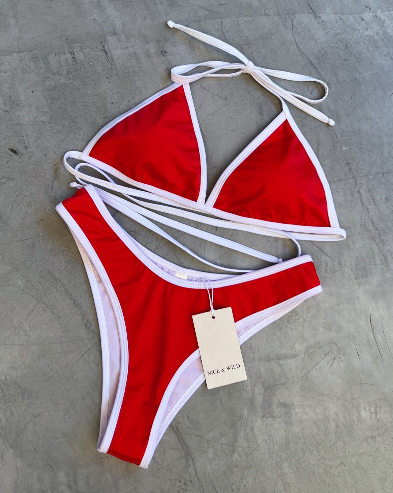 BIKINI BÁSICO SESGO ROJO